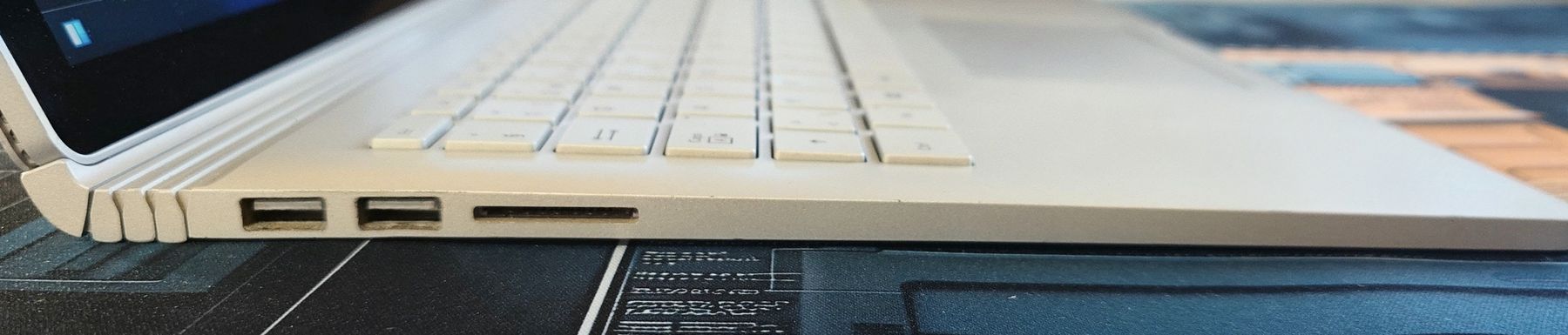 Microsoft Notebook: Microsoft Surface Book | i5 | 8GB | 256GB SSD  | Win 11 Pro – Usato da Ennetmoos venduto da Faders 1