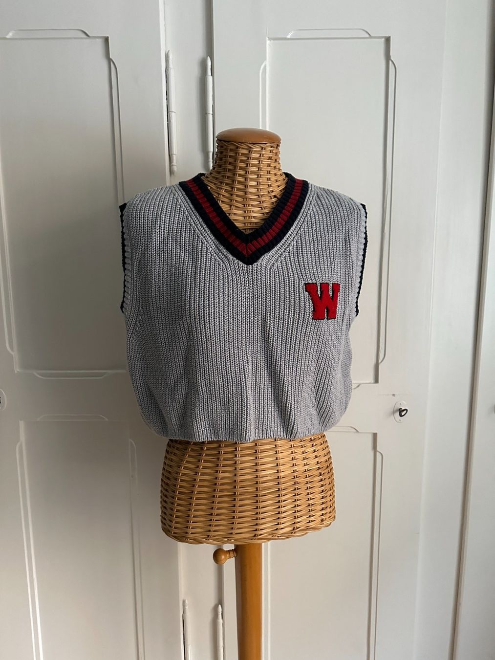 Gilets & Westen: STR - Strickgilet hellgrau oversized S – Gebraucht aus Zürich von Diazaio