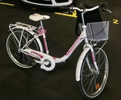 White Alala City Bike with basket and rack