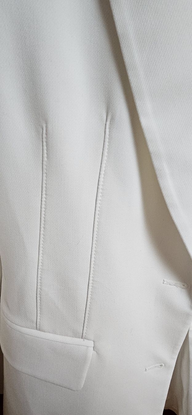 Zara Completi & Tailleur: Blazer Zara weiss, Grösse L – Usato da Rombach venduto da ThriftBetter 1