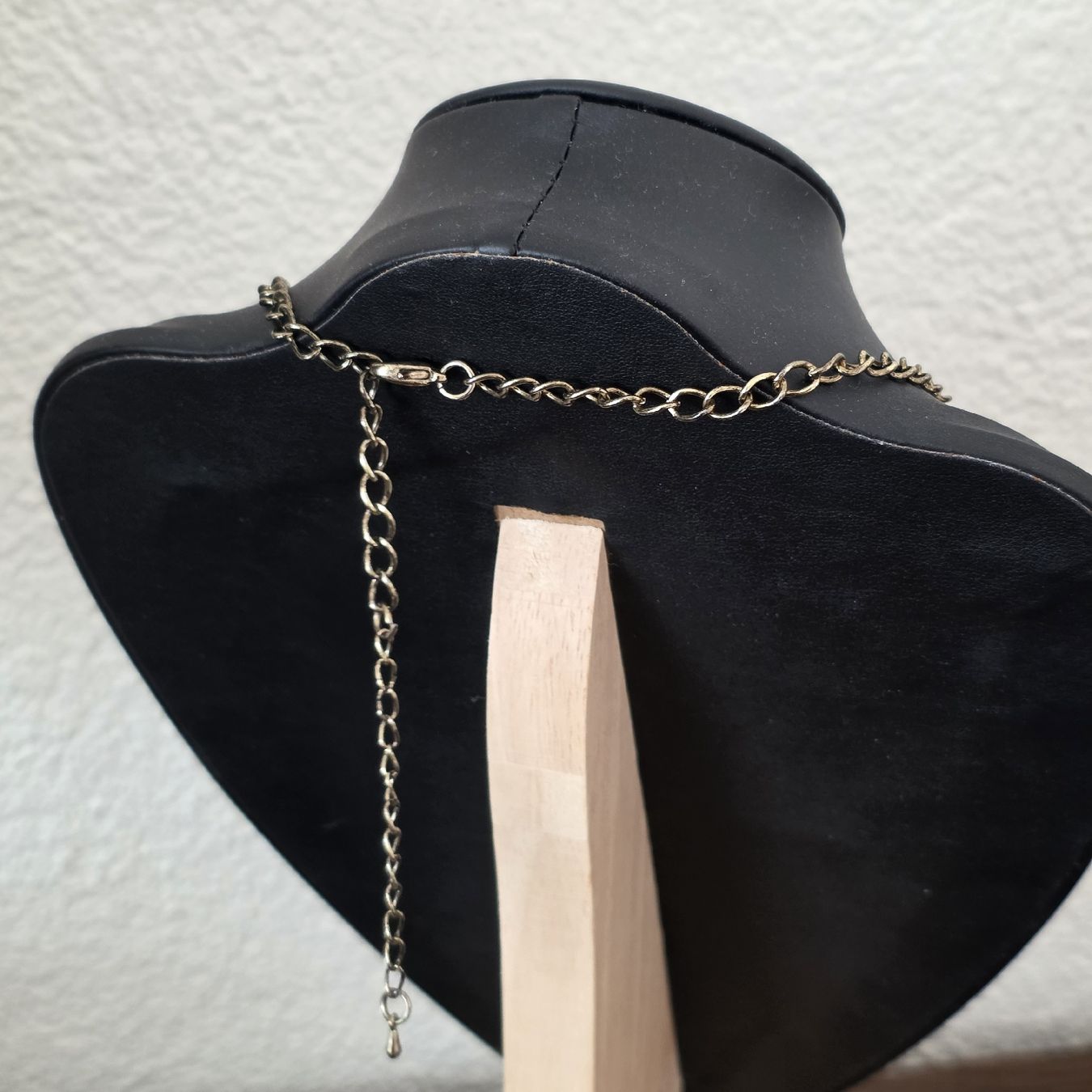 Ketten: Statement Kette filigranes Design goldfarben – Gebraucht aus Rheinsulz von Gilea 3