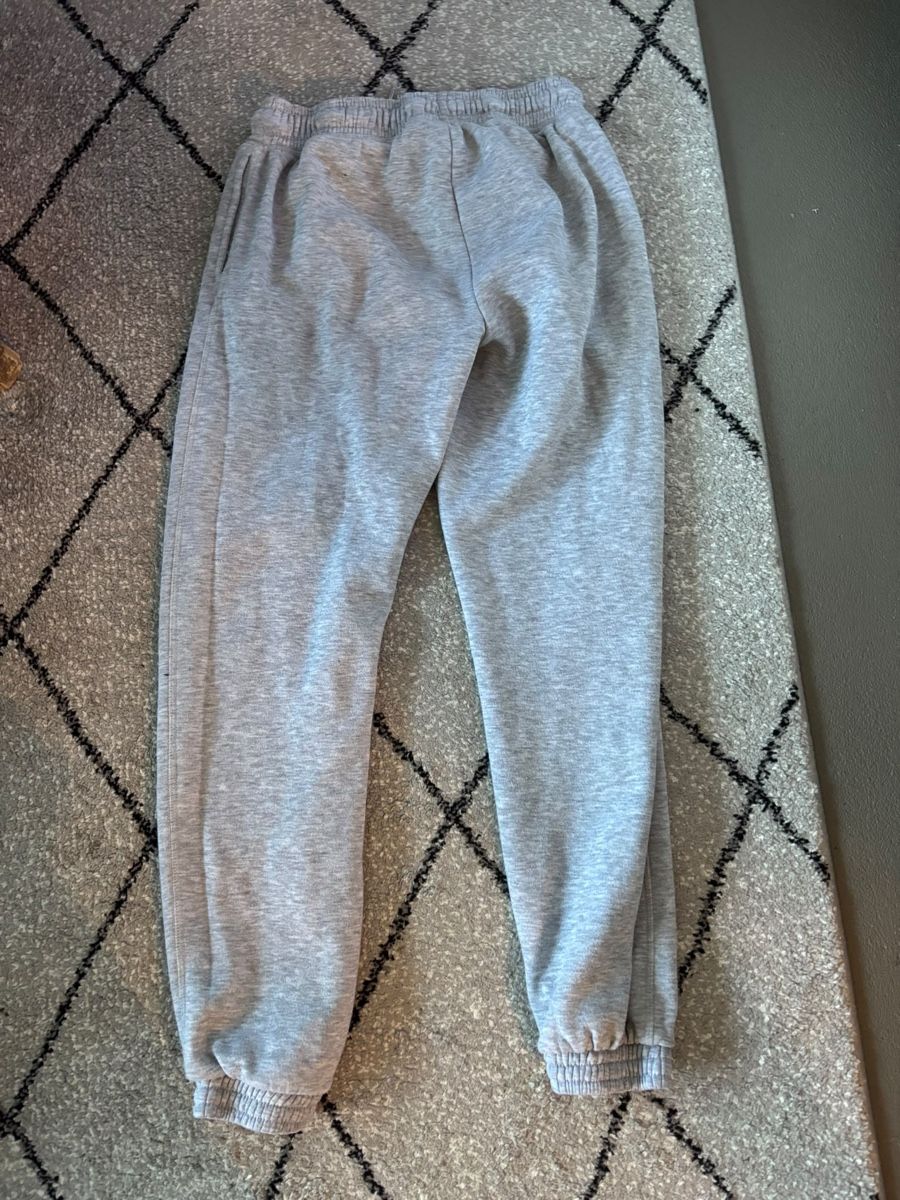 Pantaloni: Pantalon de jogging Salted Basics gris taille S – Usato da Martigny venduto da lovejess 1