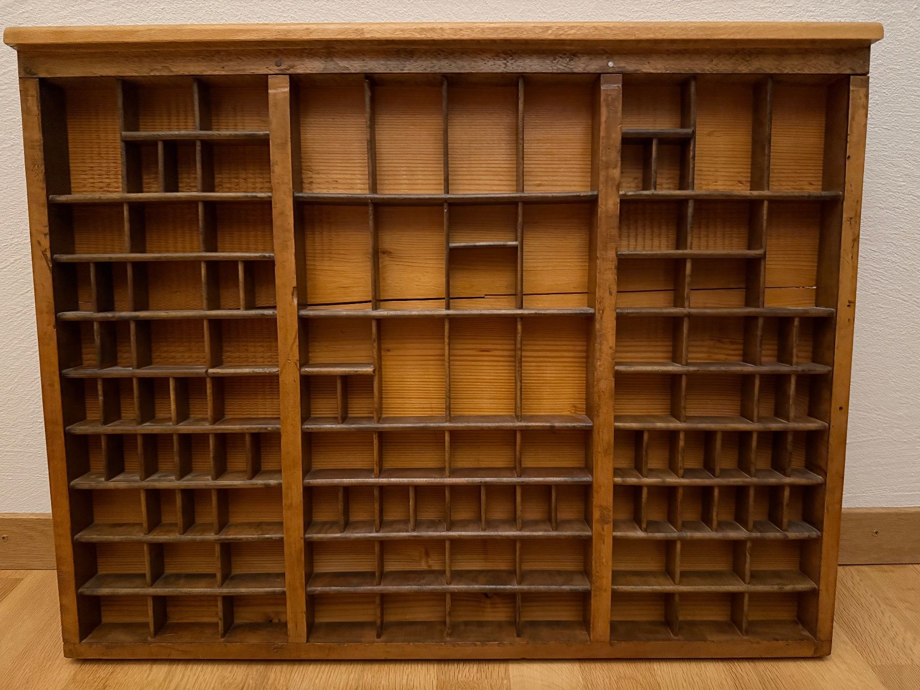 Scaffali: Antiker Drucker Setzkasten Holz – Usato da Schlieren venduto da rom_7z6m