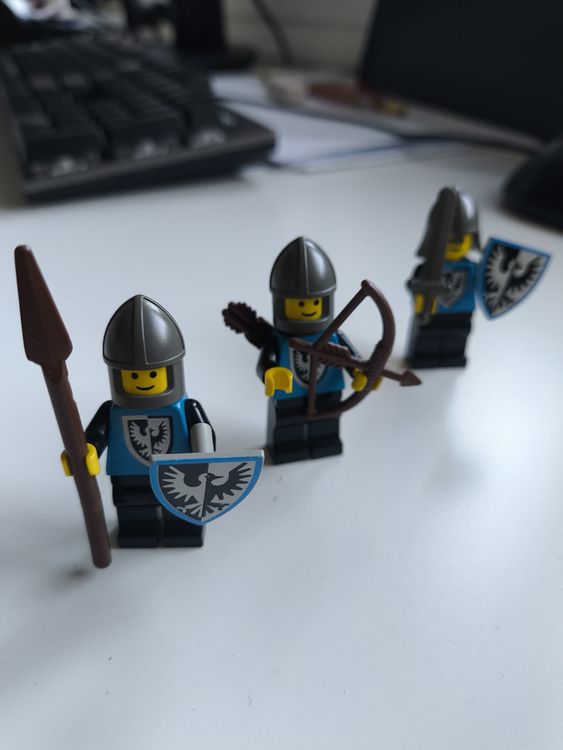 3 Lego Ritter mit Waffen und Schildern (Gebraucht) in Küttigen für CHF ...