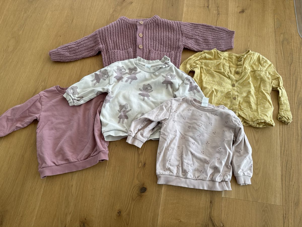 Lotti & Set di vestiti: Kinder Pullover und Strickjacken Set 5-teilig, Grösse 86 – Usato da Oltingen venduto da Funnyface
