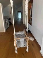 Kinderschaukel aus Holz und Stoff neuwertiger Zustand