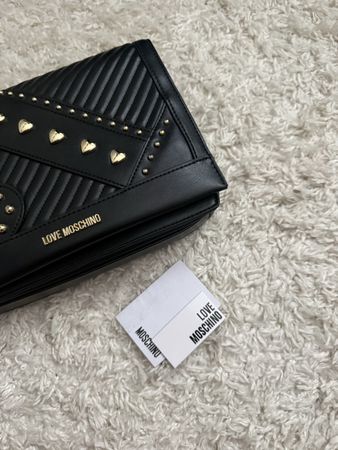 Handtasche Love Moschino schwarz mit Herz-Applikation neu