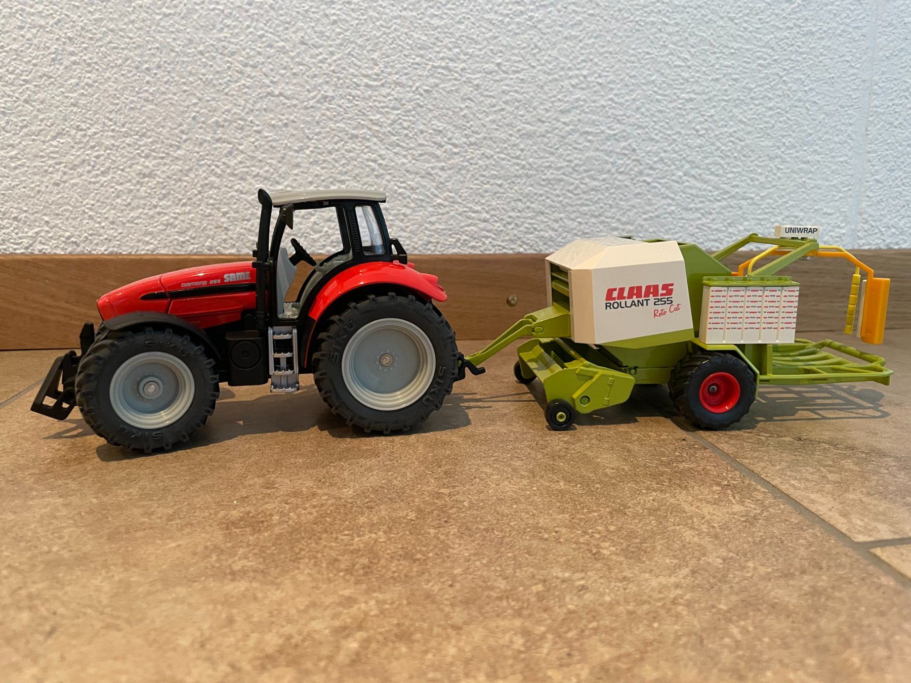 Same Trattori: SIKU Same Diamond 265 mit Claas Presse – Nuovo e nell'imballaggio originale da Kreuzlingen venduto da Stefan1150
