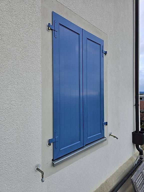 Persiane: Volets aluminium thermolaqués bleu – Usato da Lutry venduto da Matteo022
