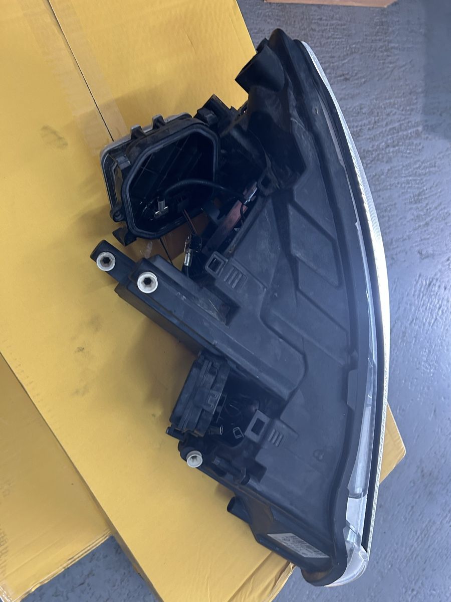 Fari: Scheinwerfer zu Skoda Scout bj 2011 – Usato da Präz venduto da Racer.98 7