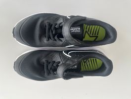 Nike Star Runner Schuhe schwarz Grösse 33 gebrauchter Zus...
