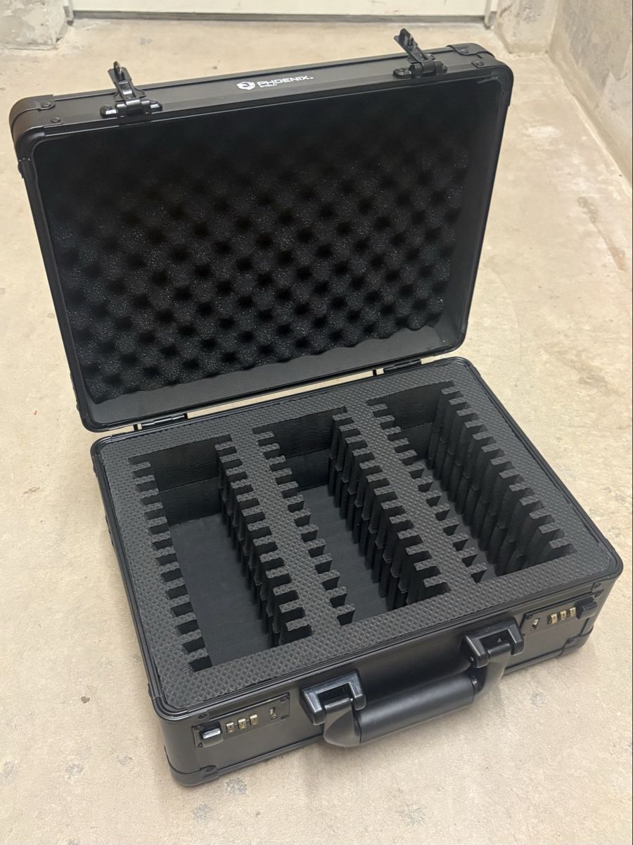 Pokémon Sammelbilder & Trading cards: Phoenix Shield Graded Card Case - 42 Slots - Pokemon Cards – Gebraucht aus Chêne-Bougeries von Auction-Genevensis