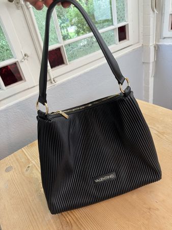 Valentino Handtasche schwarz mit Riemen guter Zustand