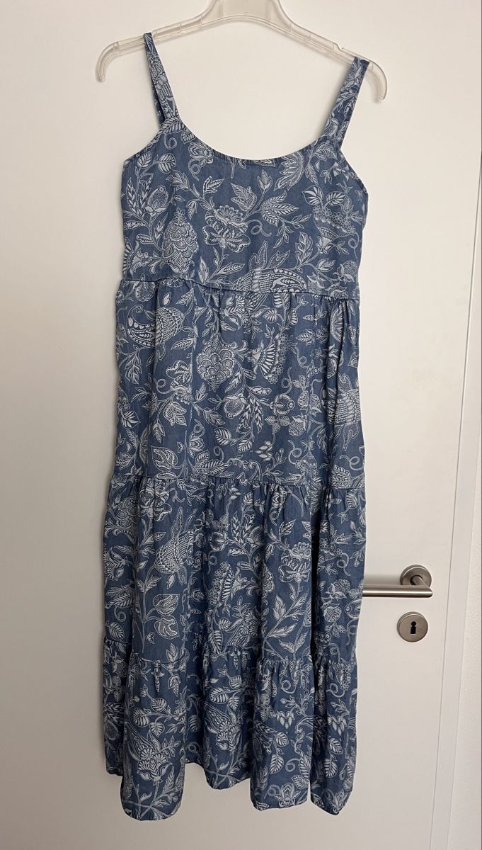 Robes: Träger-Kleid blau gemustert Grösse M – D'occasion à Weesen par Engadinerin