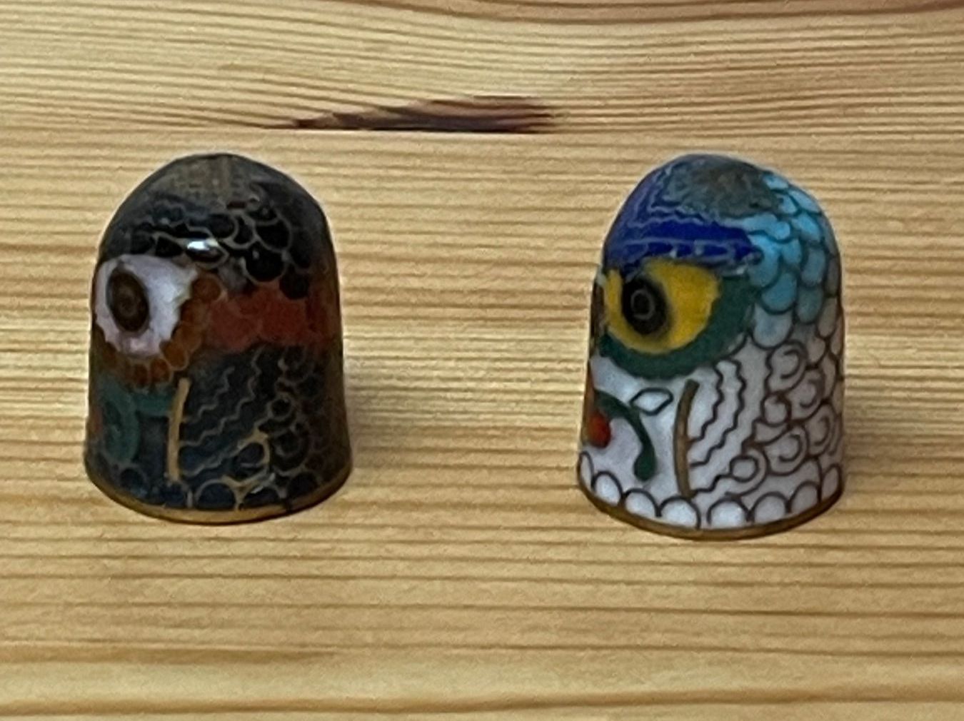 Ditali: Cloisonne Eule Fingerhut (2 Stück) – Nuovo (secondo la descrizione) da Niederwil AG venduto da Vonky 2