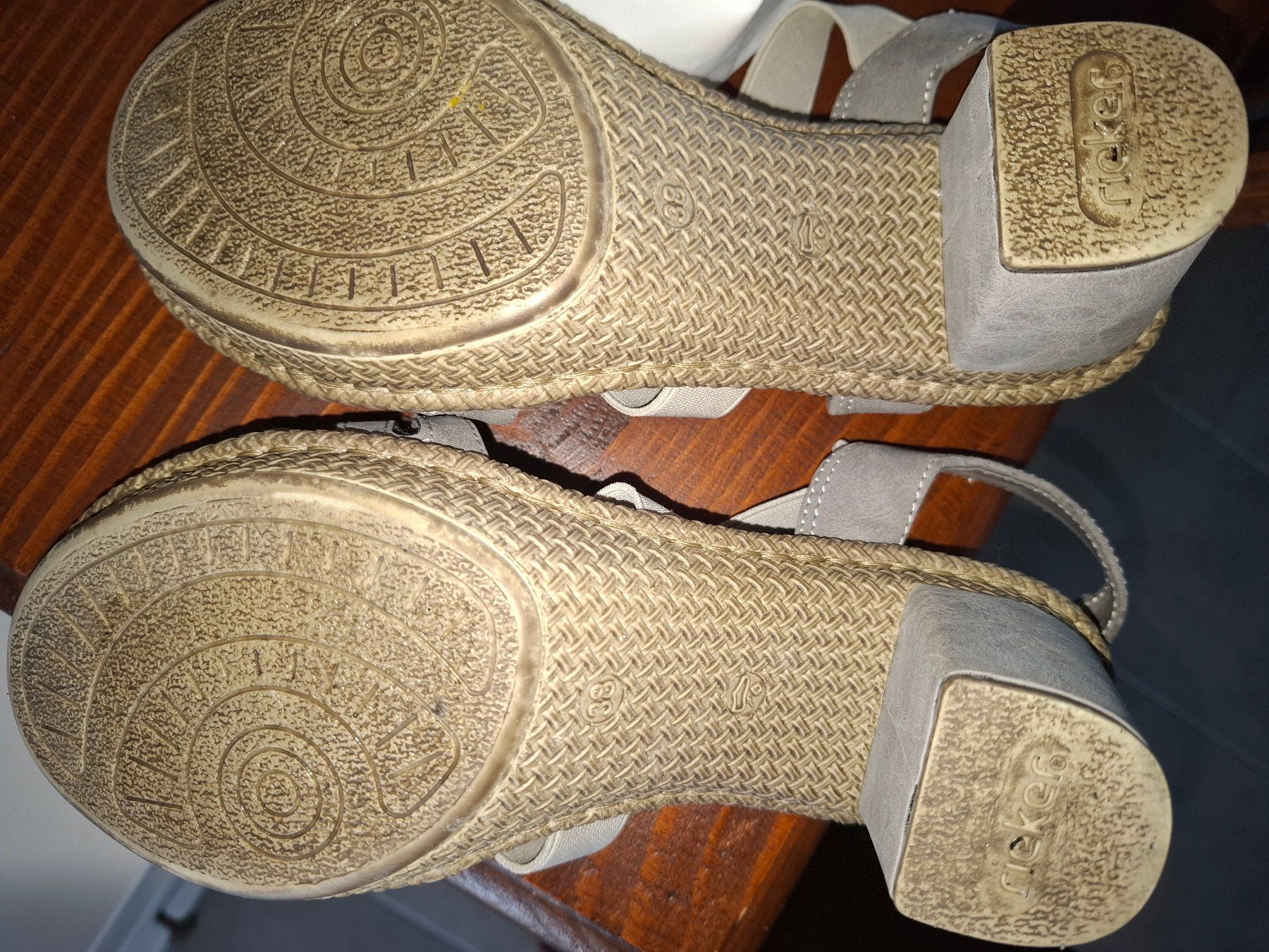 Rieker Scarpe da donna: Rieker Sandalen, Grau, Gr. 38 – Usato da Buchs AG venduto da andreaps 2