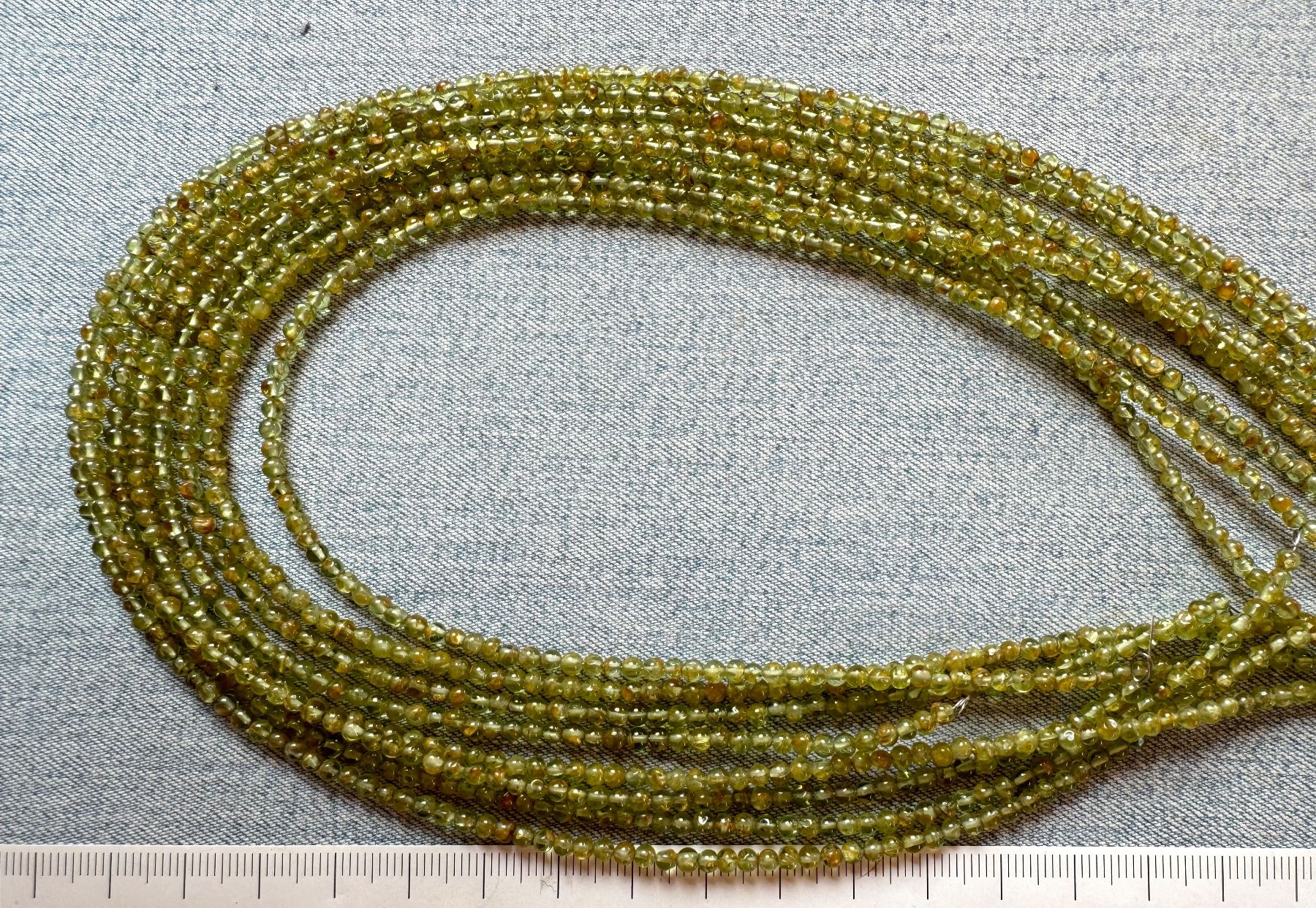 Ketten: Peridot. Olivin        extra  runde  feine Form   3mm  44cm – Neu und originalverpackt aus Leuggern von gemshow 1