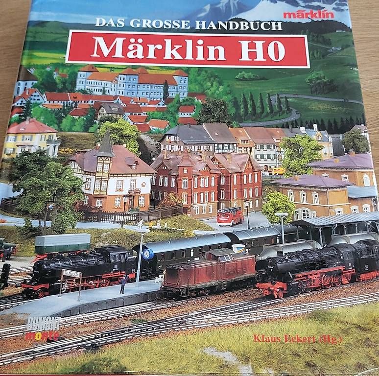 Libri: Das grosse Handbuch Märklin H0 – Usato da Huttwil venduto da Tgv03