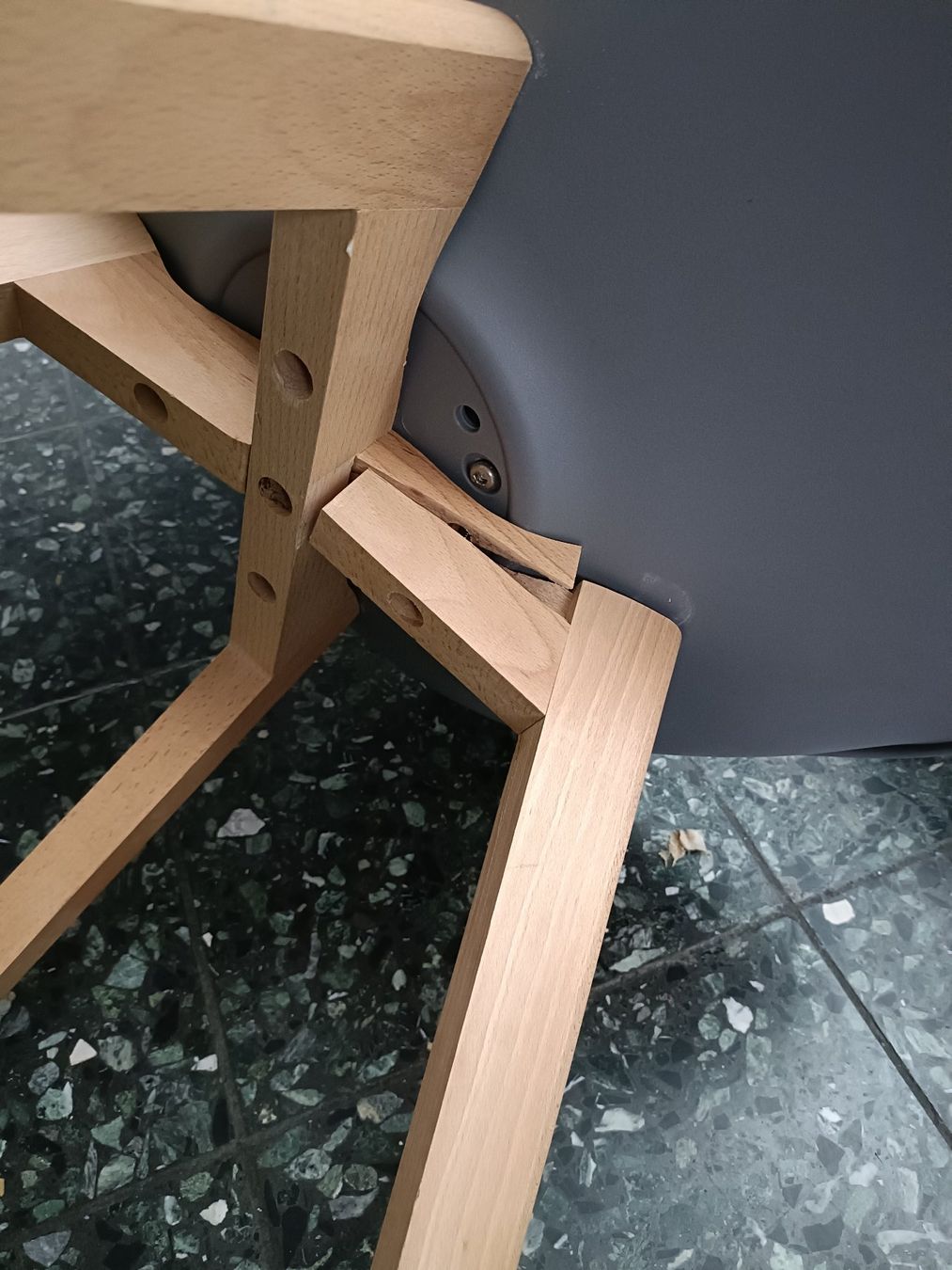 Stühle: Stuhl – Defekt aus Zürich von chalio 3