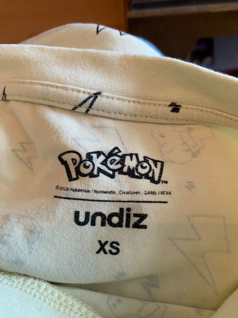 T-Shirts: Joli crop top Pokemon Pikachu taille xs – Gebraucht aus MEYRIN von Gwendo10 2