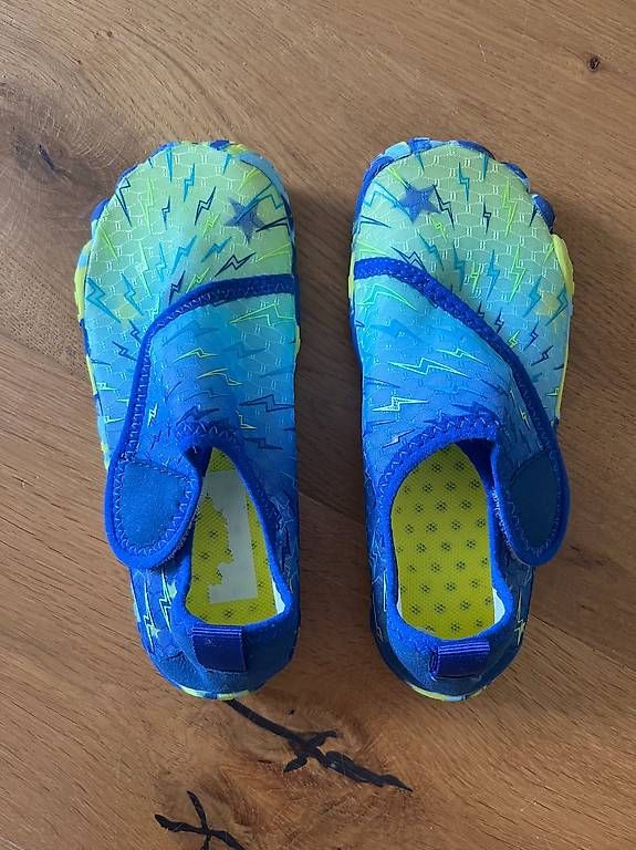 Scarpe per ragazzi: Badeschuhe Neu, Gr 32 – Usato da Hausen am Albis venduto da Be13