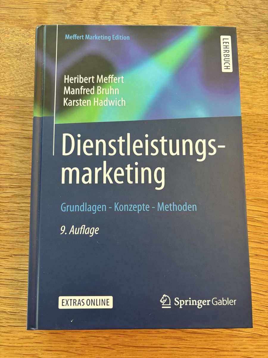 Libri: Buch Dienstleistungsmarketing – Nuovo e nell'imballaggio originale da Muhen venduto da Claudi1985