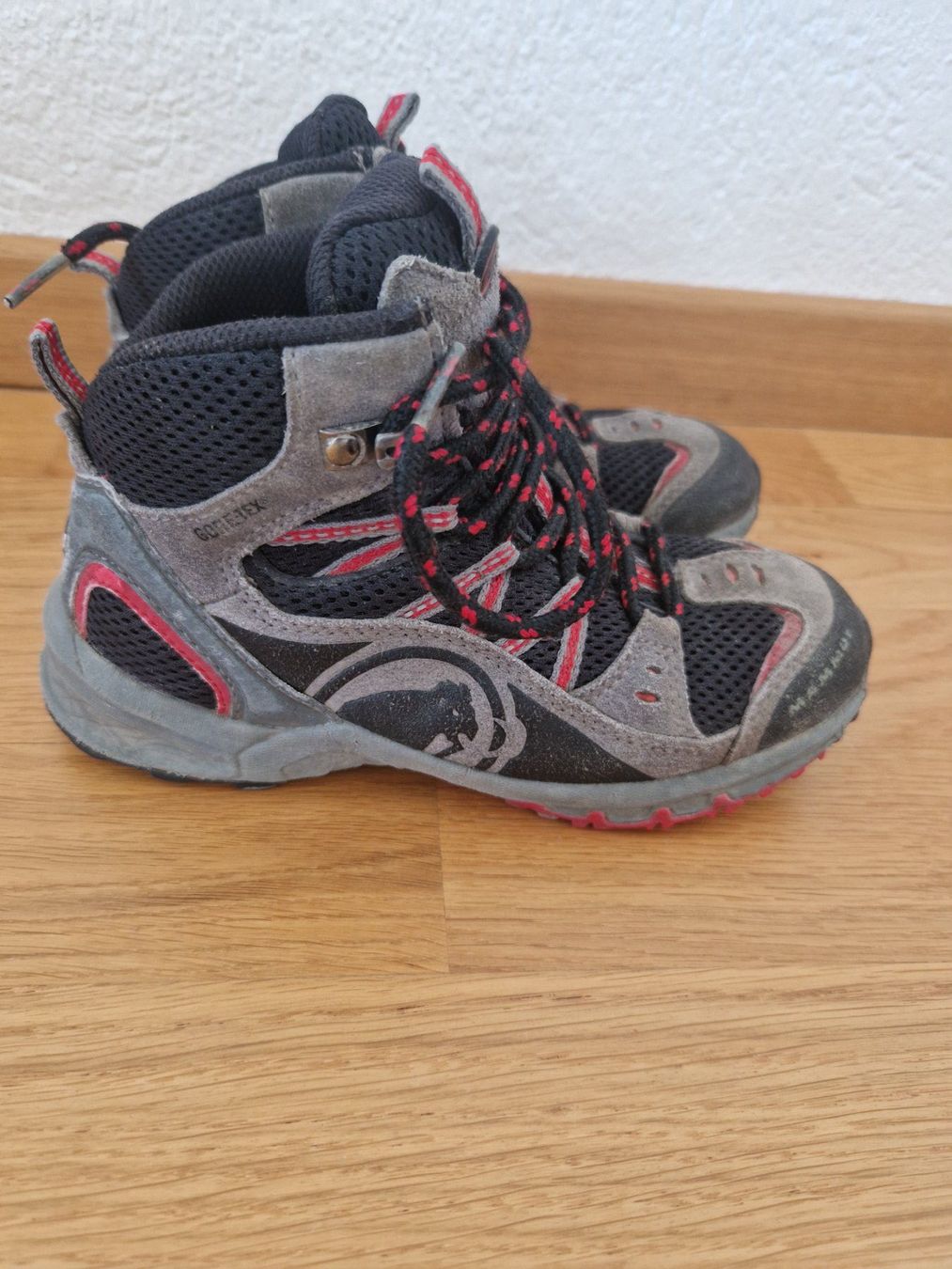 Mammut Scarpe da uomo: Robuste Mammut Wanderschuhe Gr. 32 – Usato da Buchs venduto da sonjaja