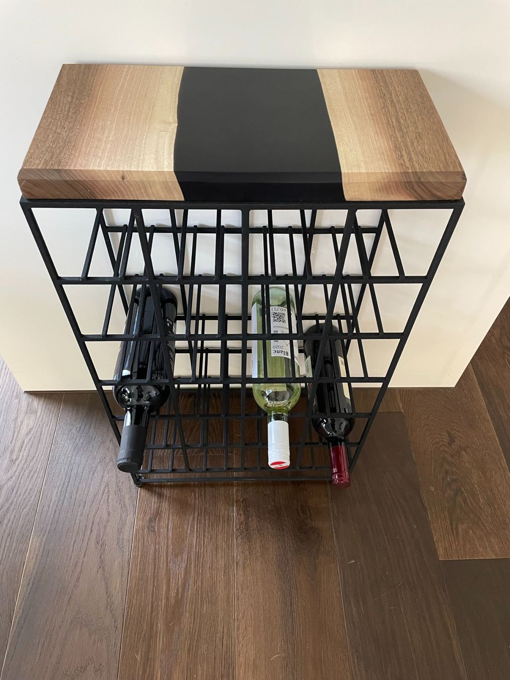Scaffali: Unikates Weinregal mit Ablagefläche – Nuovo (secondo la descrizione) da Grellingen venduto da fablo_design 1