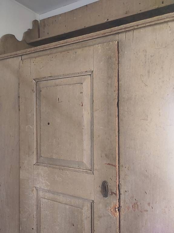Cassettiere: Historische Holzkommode / Buffetschrank – Usato da Zürich venduto da Hoernli123 4