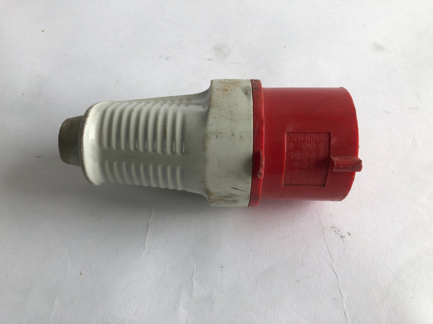 Spine: CEE Stecker 5-polig, 230/400V, 32A – Usato da Huttwil venduto da Thoste