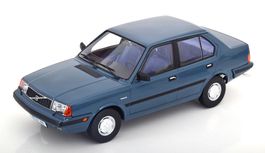 Volvo 360 Limousine Phase II 1985-1989 blau / schwarz   1:18