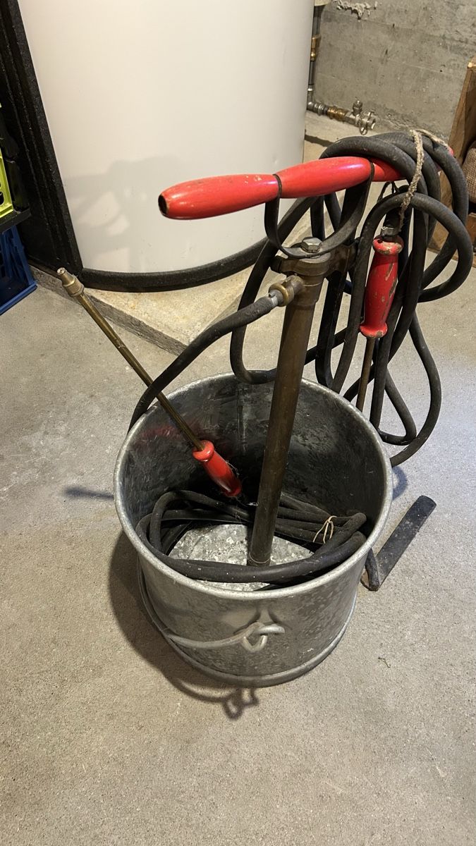 Feuerlöscher: Vintage Eimerspritze mit Ersatzschlauch – Gebraucht aus Niederurnen von Chr_ccd7 1