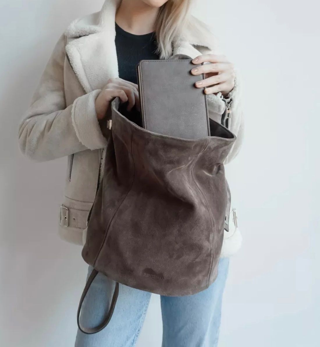 Coccinelle Borse da donna: CAPRISE Tasche /NP200CHF Wildleder Braun – Usato da Kölliken venduto da Prscoo 1