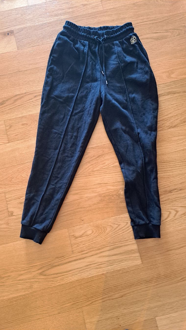 Pantaloni: Schwarze Jogging-/Trainerhose – Usato da Seengen venduto da ja6_65wp 1