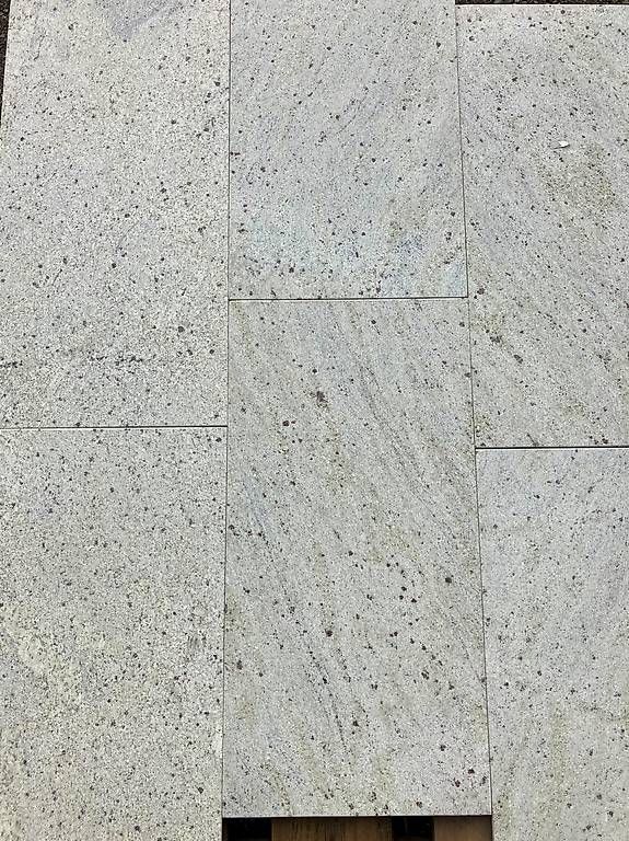 Rivestimenti per pavimenti: Kashmir White satiniert, Naturstein Bodenplatten, pro m2 – Nuovo e nell'imballaggio originale da Volketswil venduto da Eckardt_Natursteine