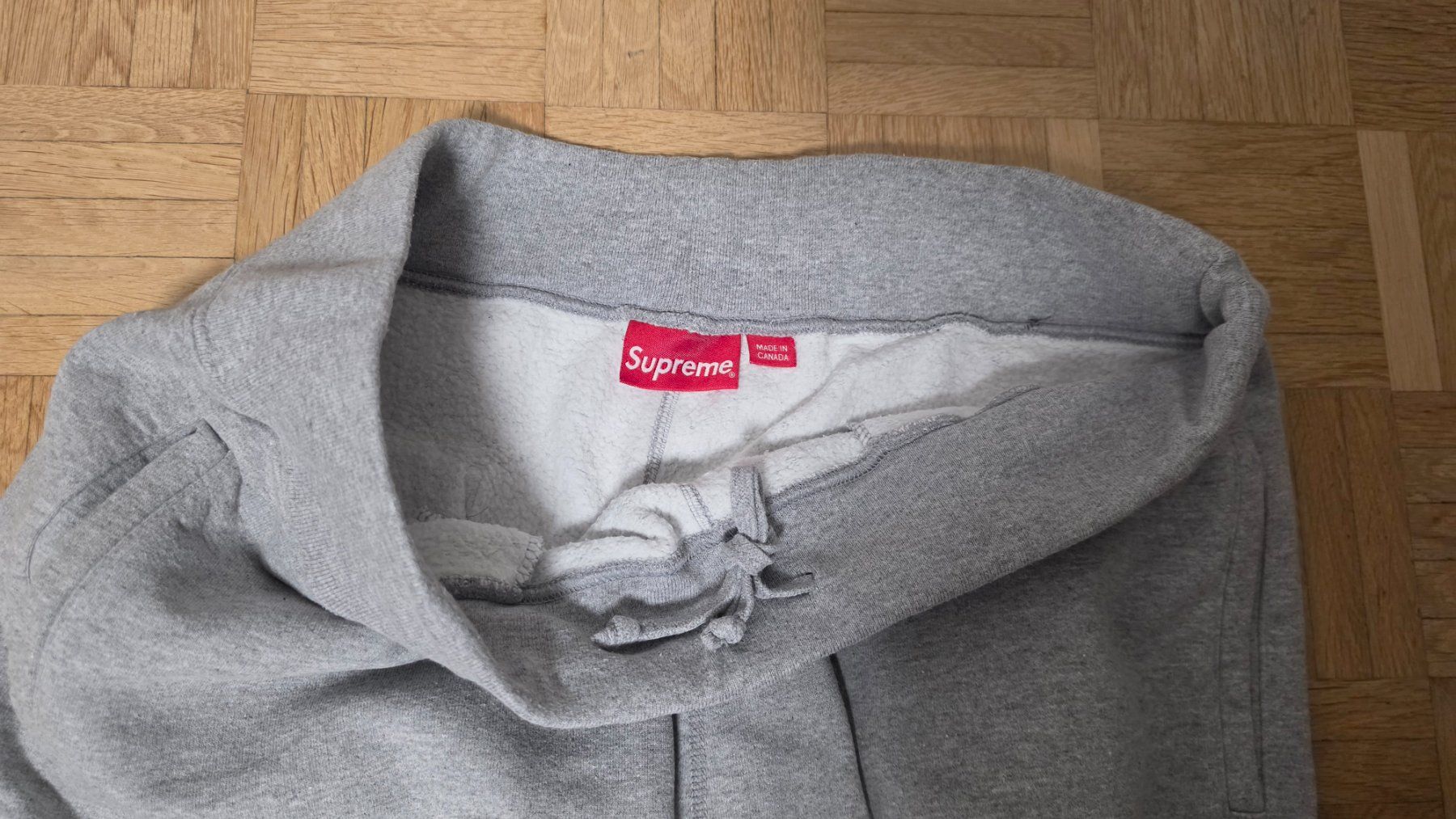Supreme Pantalons: Supreme Multicolor Classic Logo Jogging Gris L DSWT – Neuf (Voir description) à Cologny par Maxime1223 5