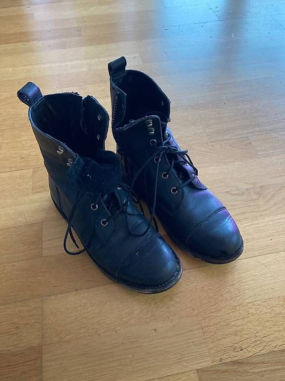 Anine Bing Scarpe da donna: Anine Bing Schnürstiefel – Usato da Zürich venduto da rundeshaus1
