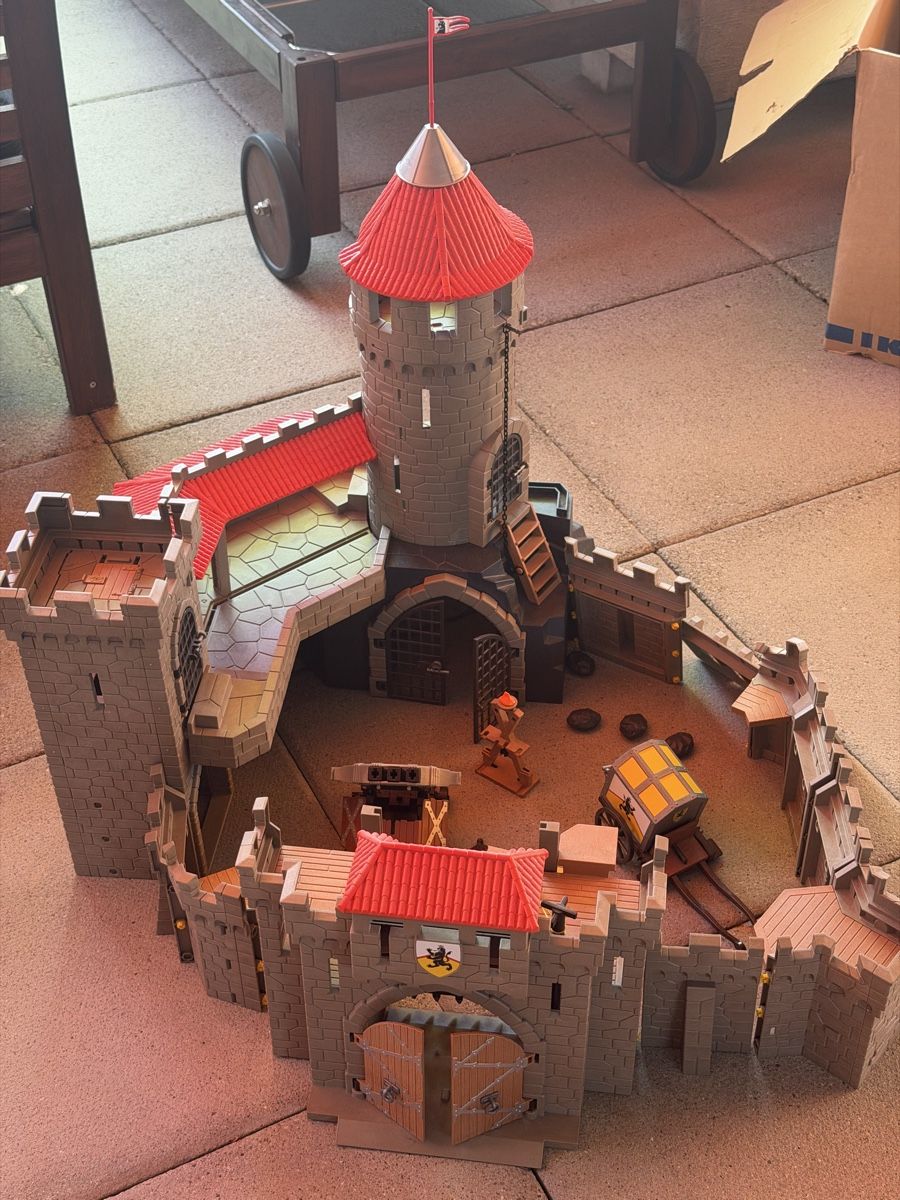 Playmobil Jouets: Playmobil Ritterburg Gebraucht – D'occasion à Zürich par ksc_qs68 3