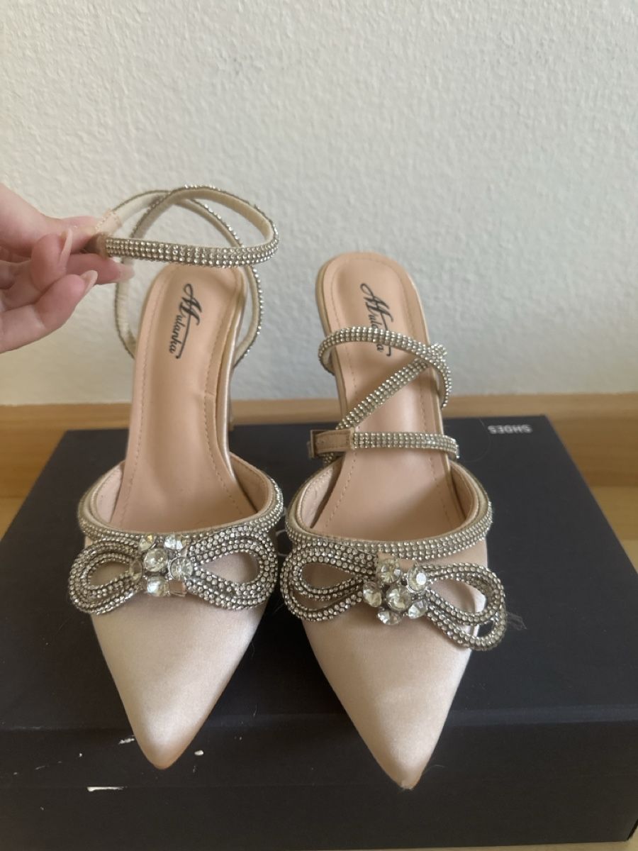 Scarpe da donna: Abendliche Damenschuhe, Grösse 39 – Usato da Birsfelden venduto da kri_95p8