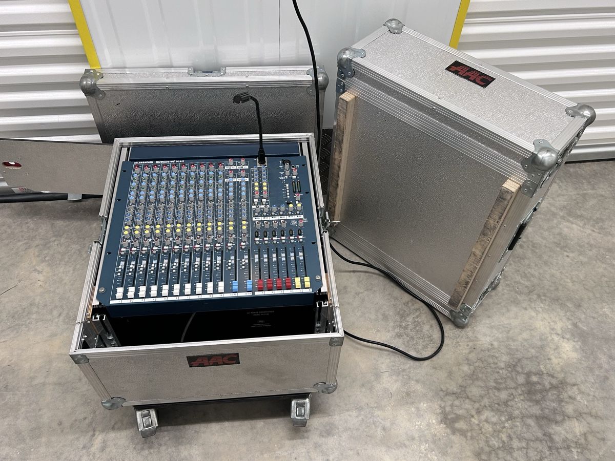 Allen & Heath Console di mixaggio: Allen & Heath MixWizard WZ3 14:4:2 inkl. Flightcase – Usato da Zürich venduto da Tanja0000 2