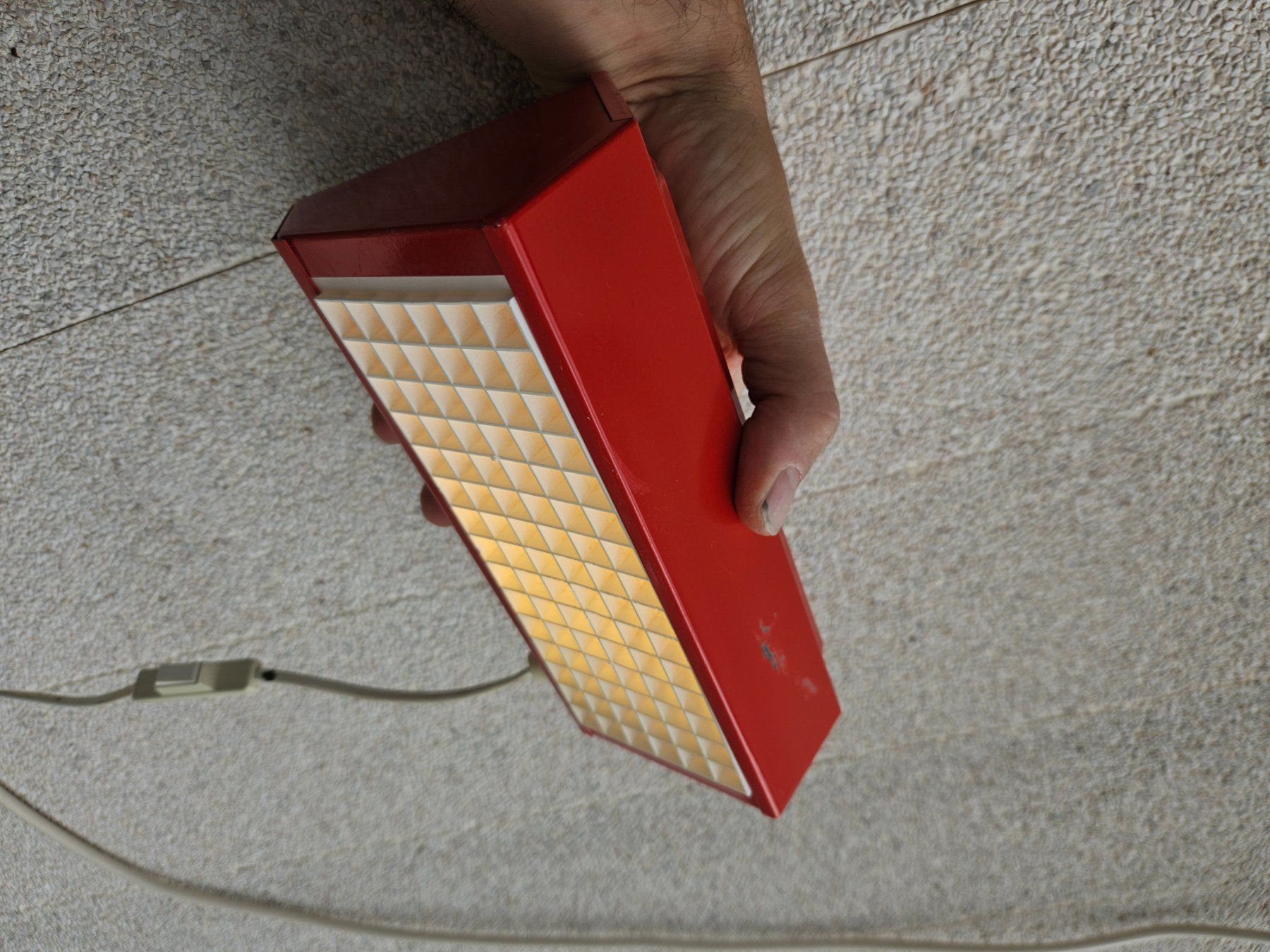 Ikea Lampen: Lampe murale rouge avec grille diffuseur type:v204 Ikea – Gebraucht aus les Breuleux von audis44