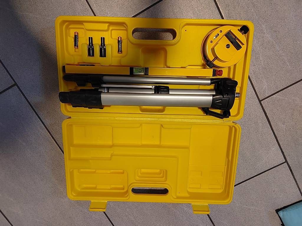 Mesurer: Laser Wasserwaage mit Stativ – D'occasion à Tägerwilen par rhol 1