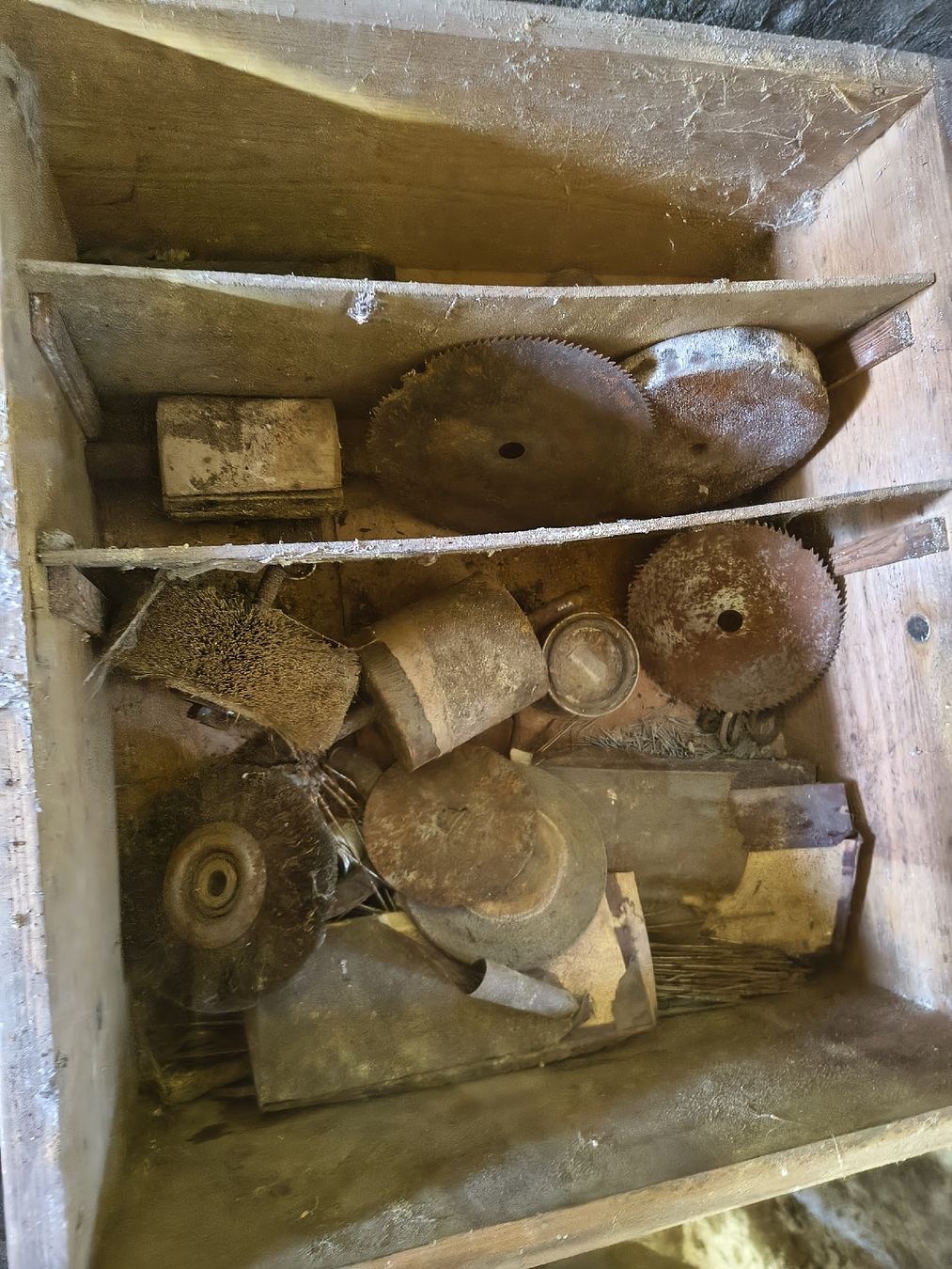Casse di trasporto: Antik Holzkisten mit Werkzeug – Usato da Volketswil venduto da wrrhx 3