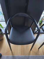Gratis: 6 schwarze Holzstühle im nordischen Stil