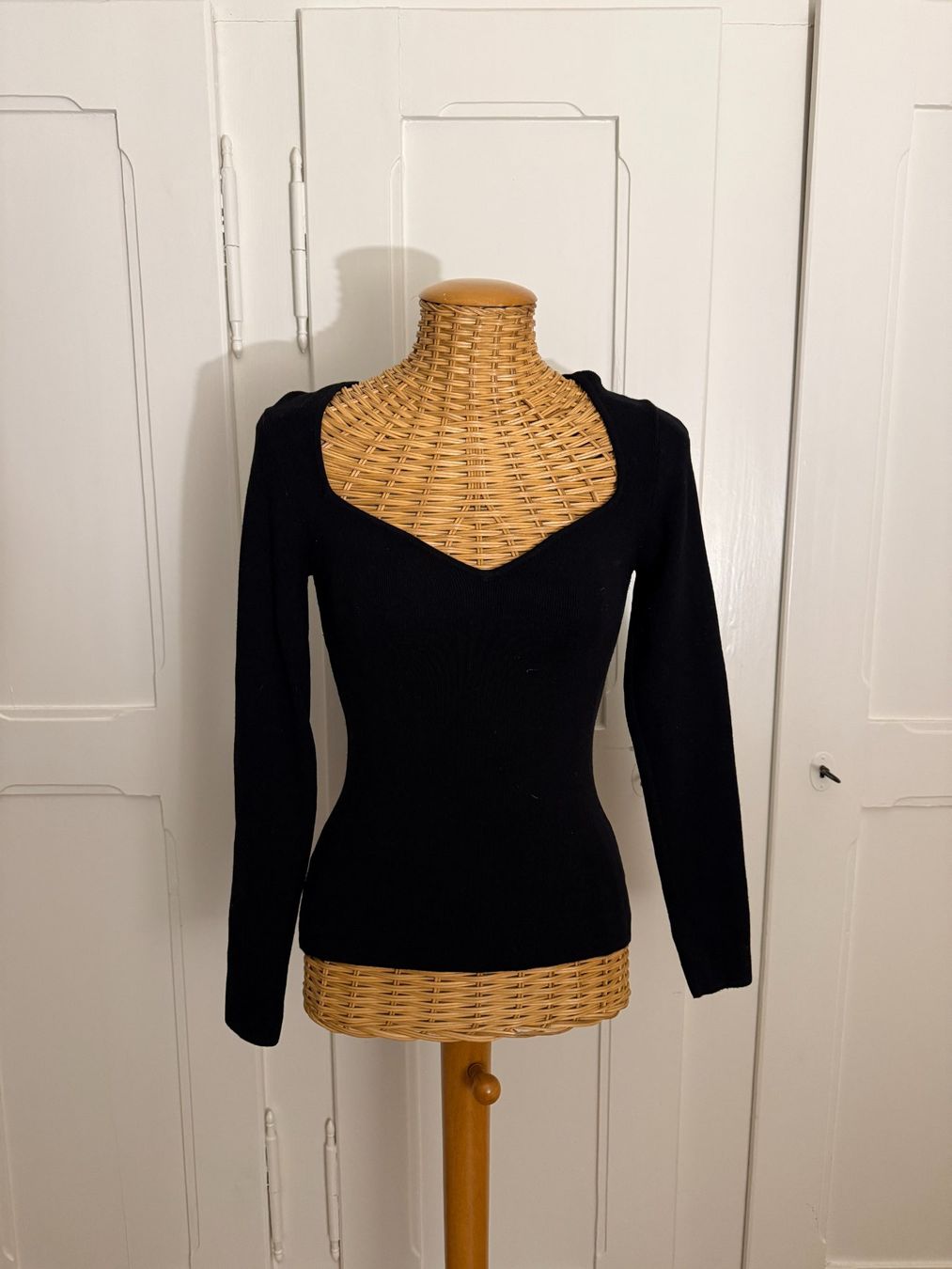 H&M Pullover & Sweatshirts: Feinstrick Pullover schwarz XS – Gebraucht aus Zürich von Diazaio