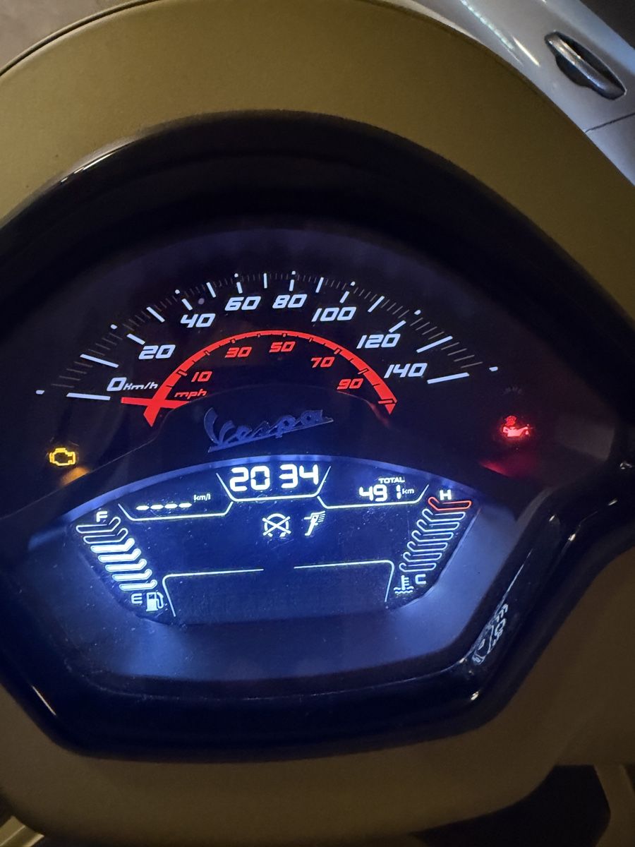 Piaggio Strasse: Vespa GTS 125 Roller mit Helm 2025 – Gebraucht aus Strengelbach von RaenAntikDesign 1