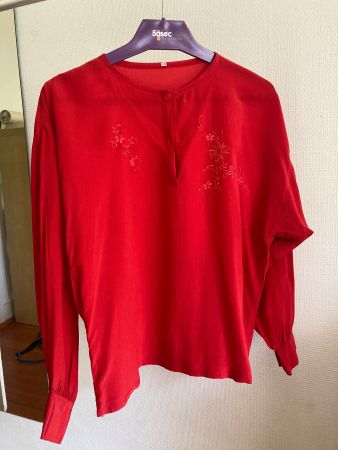 Vintage Bluse Gr. 36 Seide rot bestickt Blumen