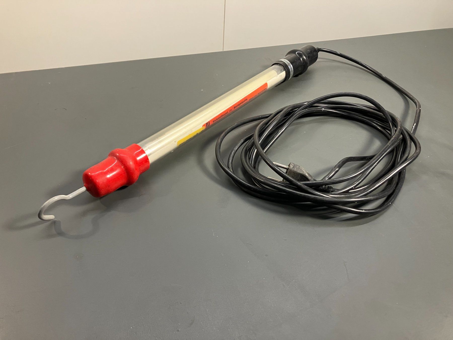 Alle Werkzeuge: gebr. Stab-Arbeitsleuchte ca. 55cm L ab 1.- – Gebraucht aus Lichtensteig von Buy24International 2