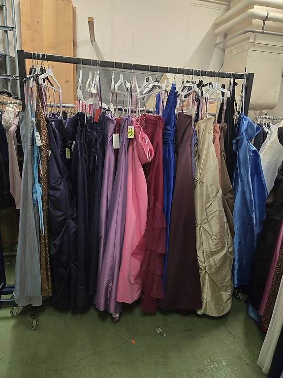 Kleider: Damen Abendkleid – Neu und originalverpackt aus Thunstetten von gregios1