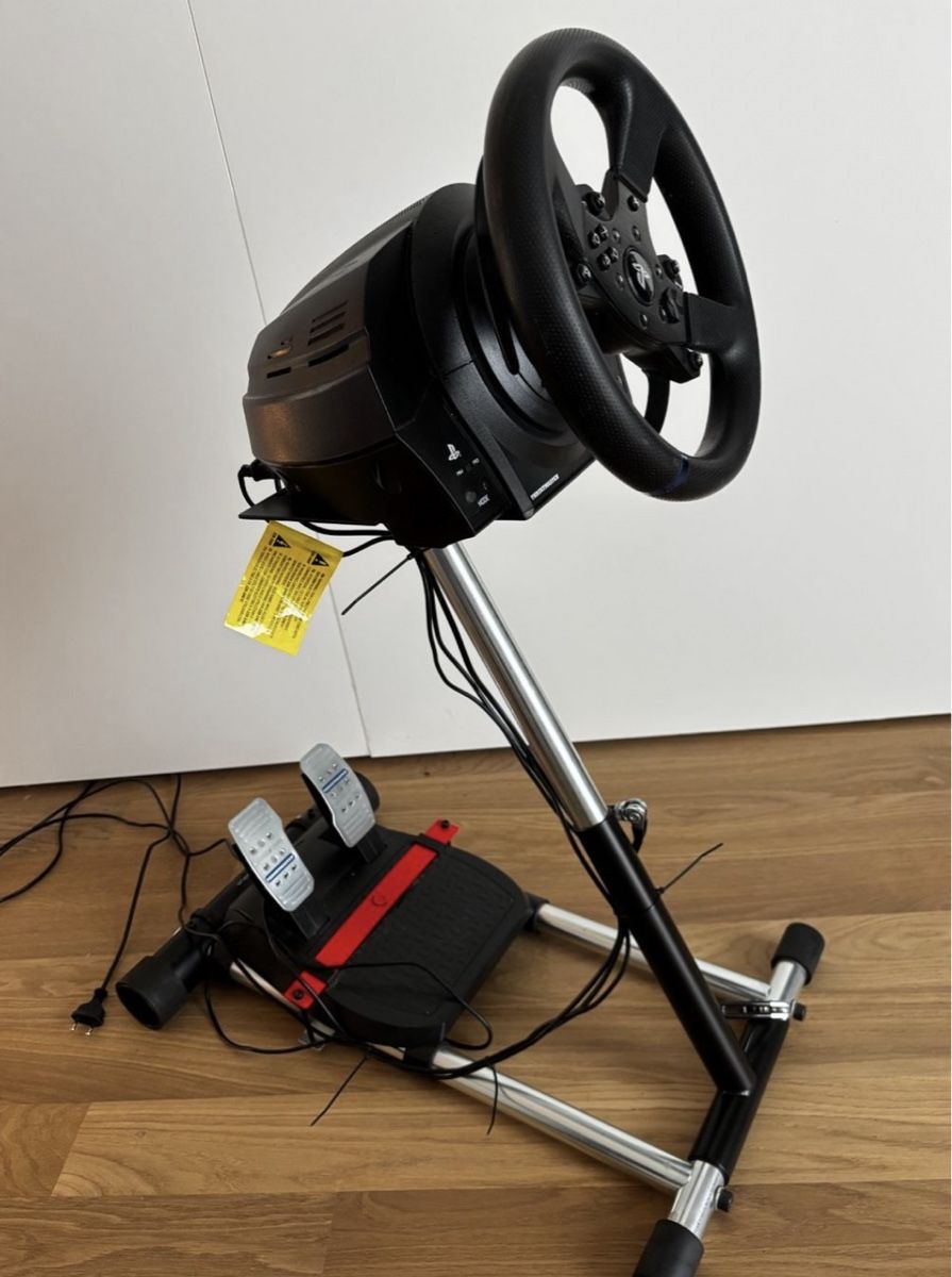 Manettes: Thrustmaster T300 RS + Wheelstand Pro - Simracing Set – D'occasion à Landquart par Dominik070 1